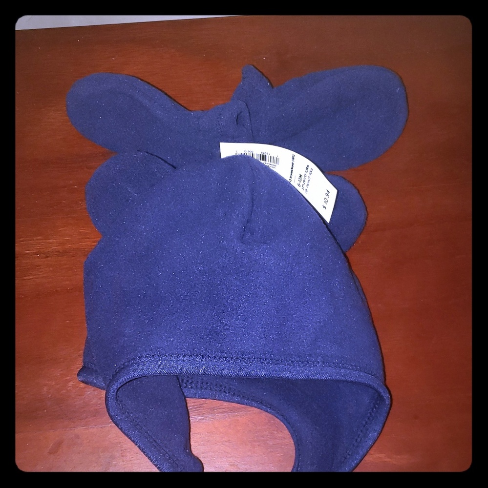 Old Navy hat and mittens set